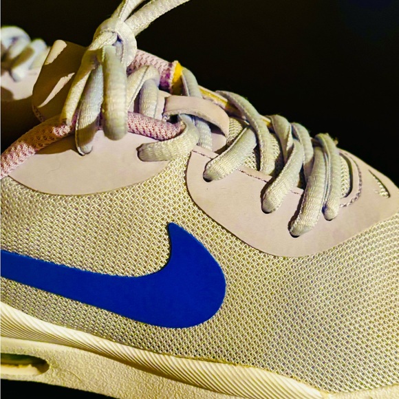 Nike Air Light Lavender and Blue Sneakers - Picture 4 of 5